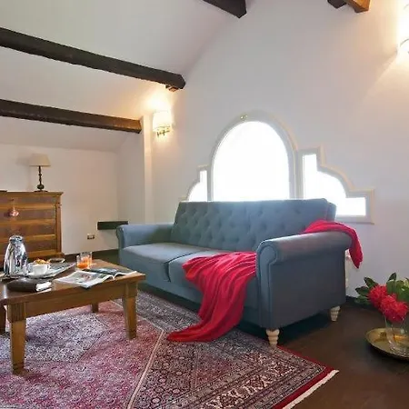 Villa Sleeps 8 Pool Wifi
