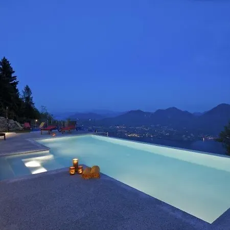 Villa Sleeps 8 Pool Wifi