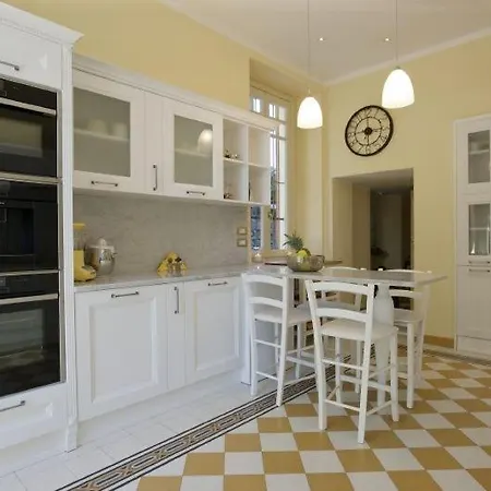 Sleeps 8 Pool Wifi